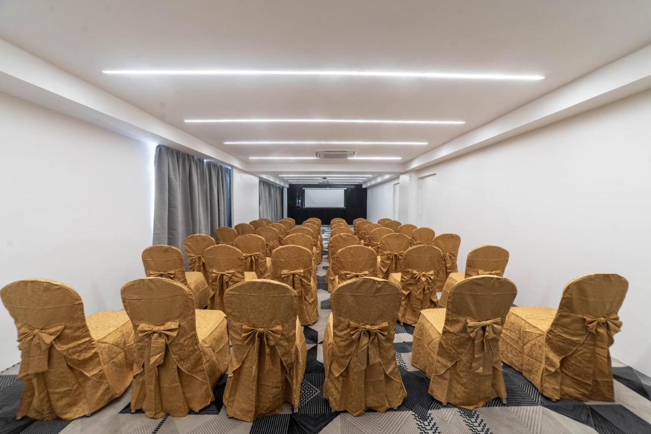 Square Hotel Катманду Екстериор снимка