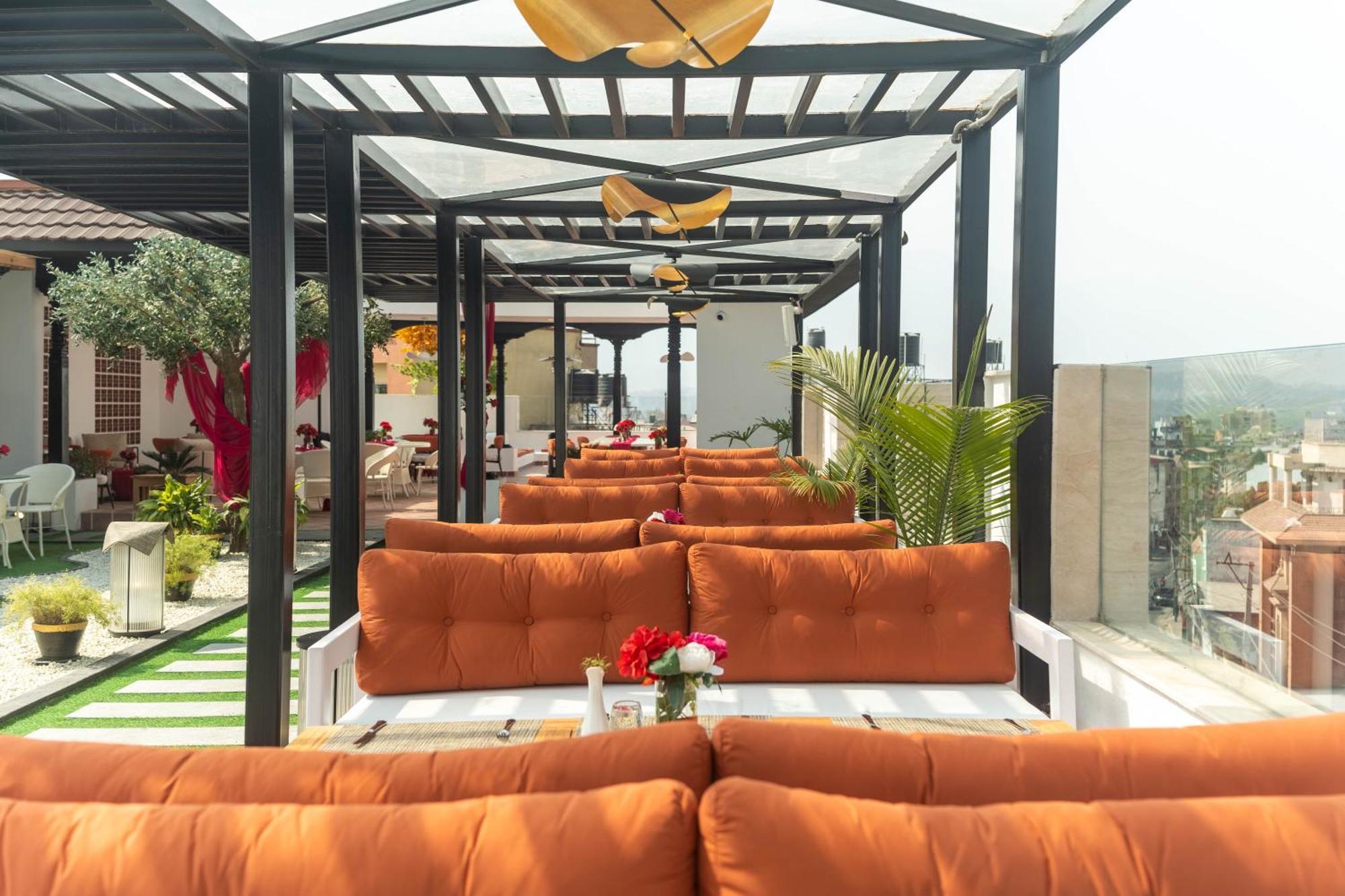Square Hotel Катманду Екстериор снимка