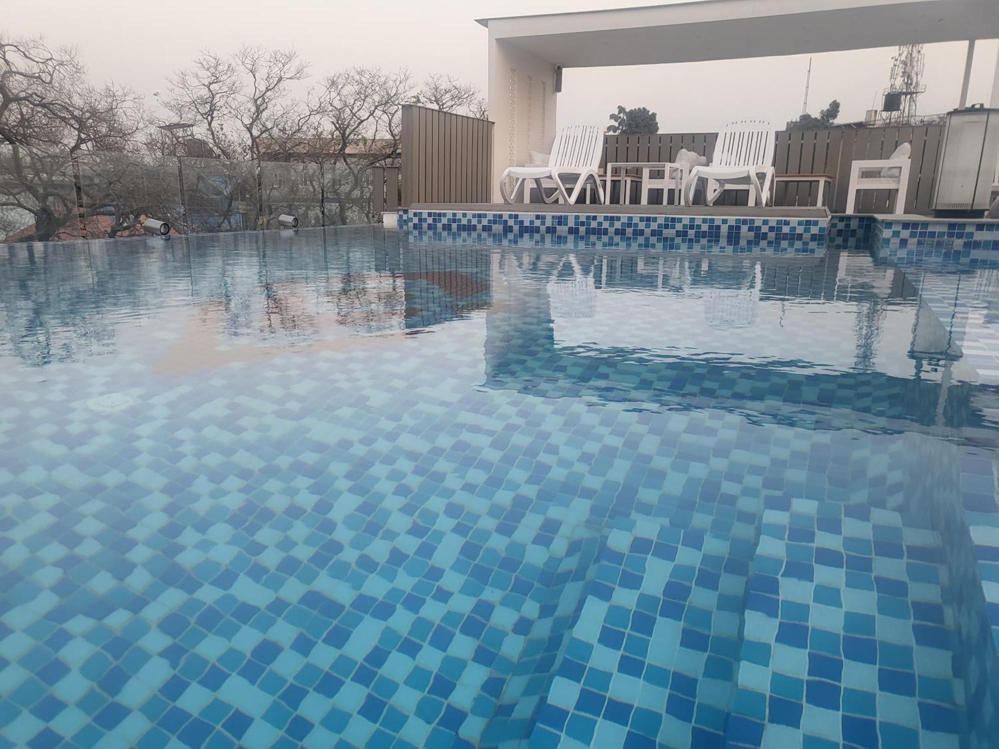 Square Hotel Катманду Екстериор снимка