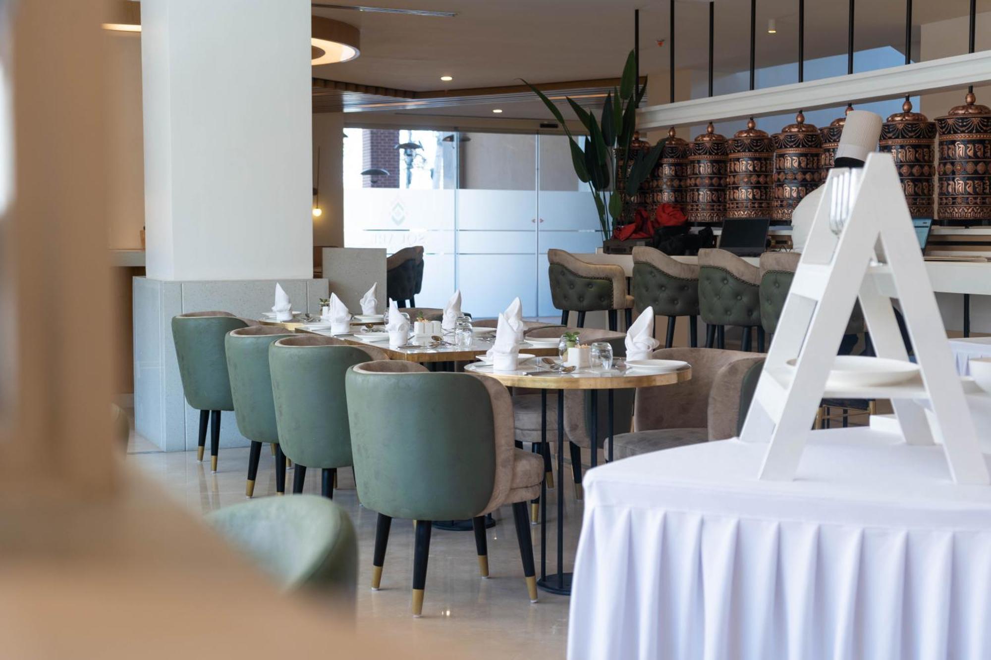 Square Hotel Катманду Екстериор снимка
