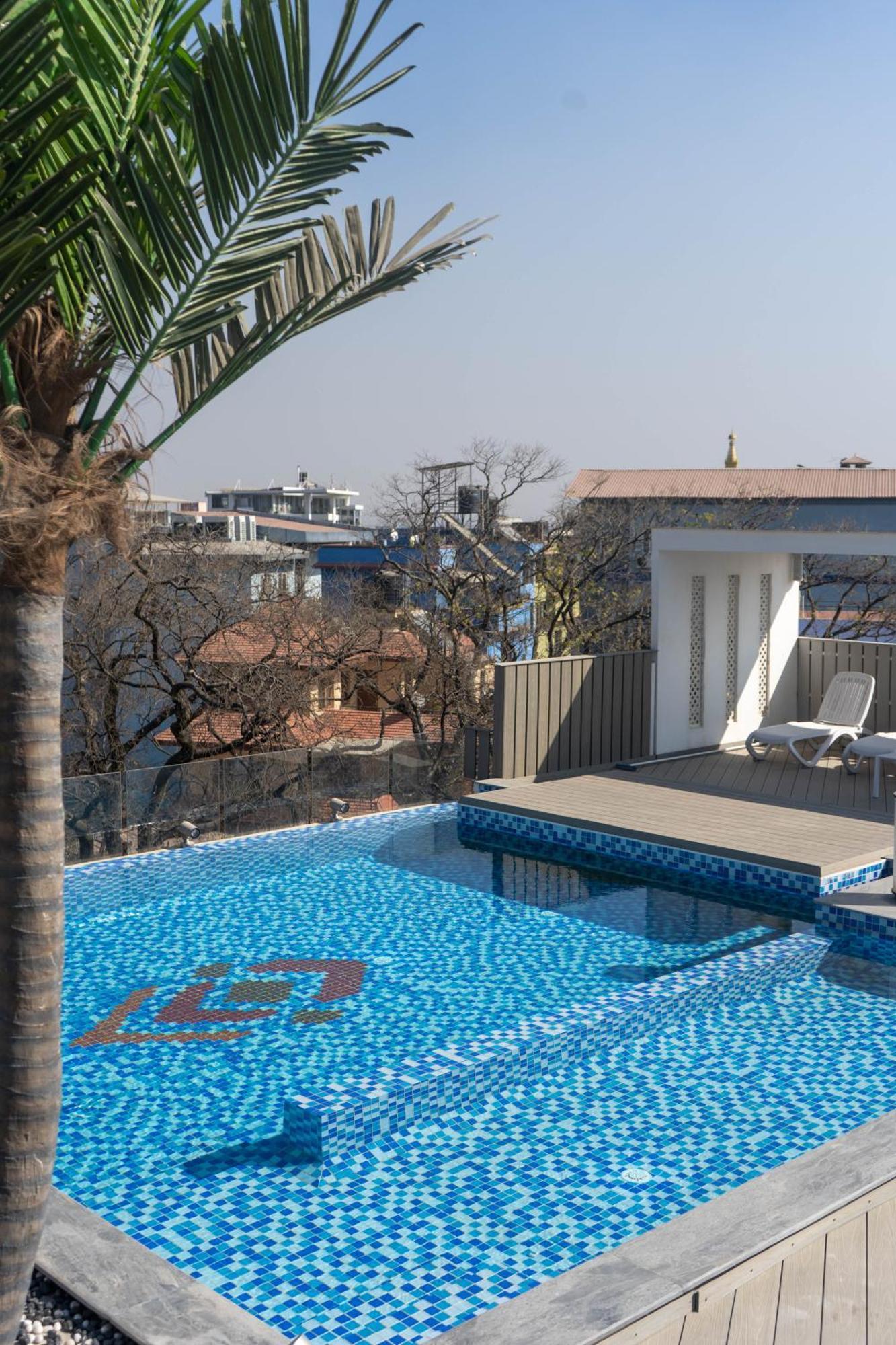 Square Hotel Катманду Екстериор снимка