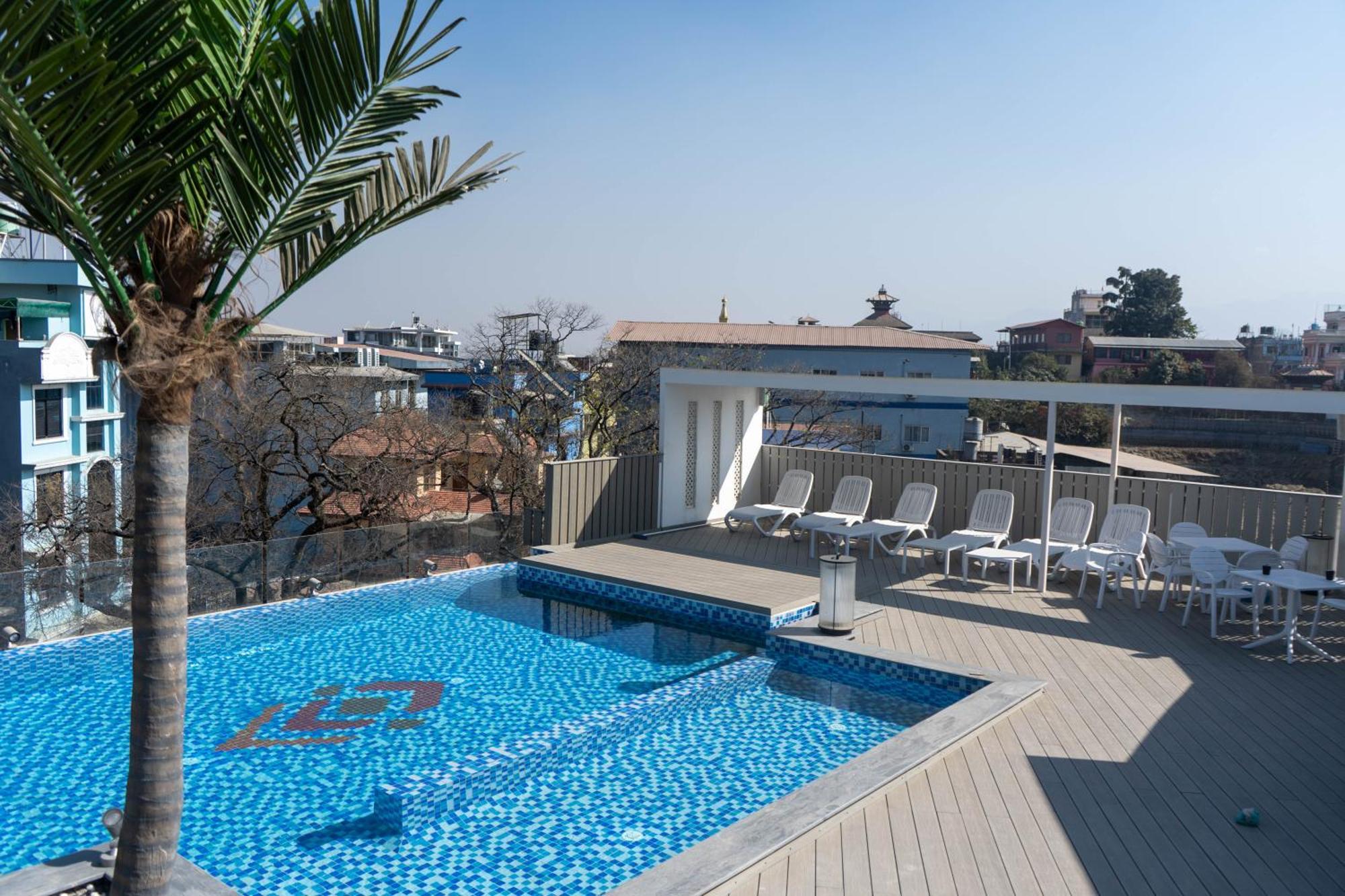 Square Hotel Катманду Екстериор снимка